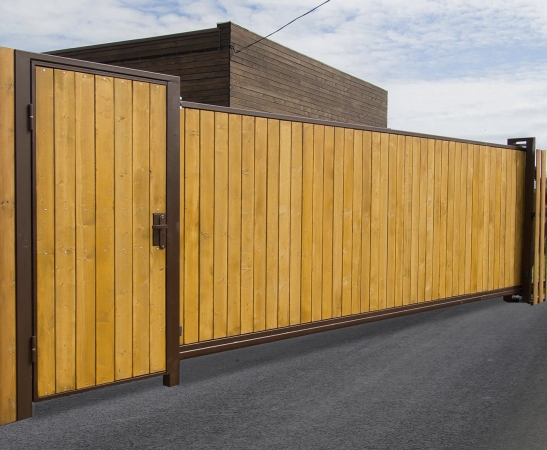 Деревянные ворота в Апшеронске